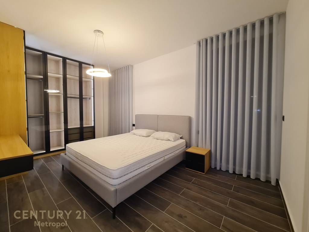 Ofrohet për qira apartament 2+1+2 në rezidencën “Sofia Hill”, pranë TEG.