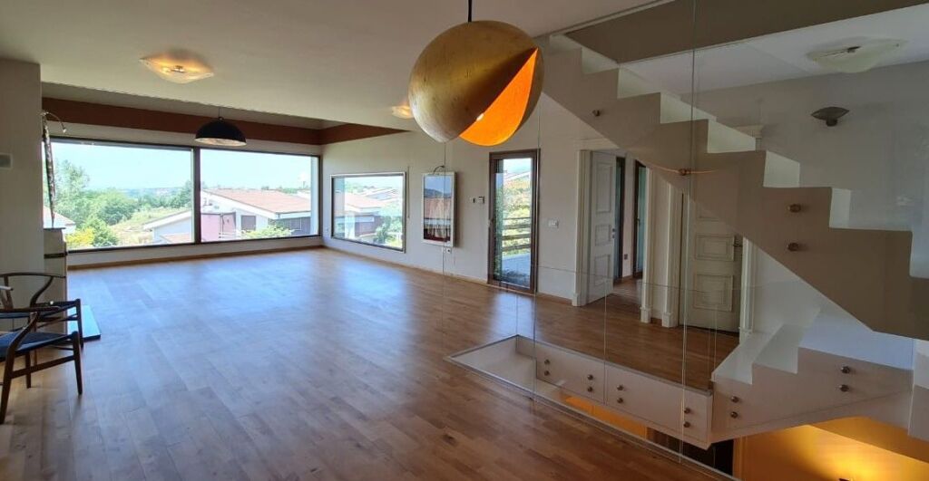 🏡Villa su due piani in vendita a Long Hill 1, vicino a TEG❗