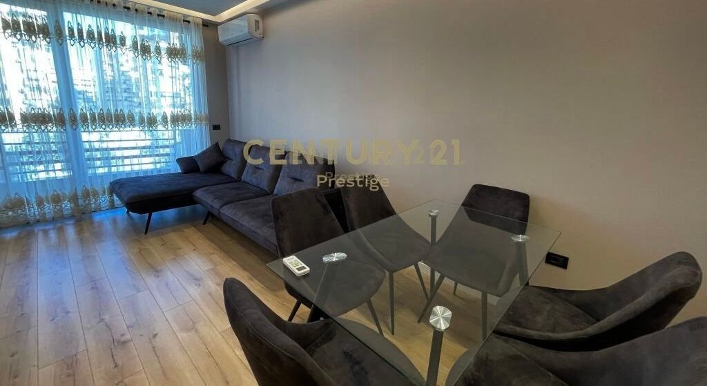 Apartament 1+1 me qira prane nenkalimit tek Komuna e Parisit