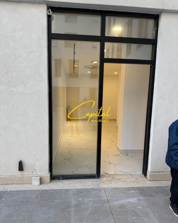 VENDITA AMBIENTE COMMERCIALE 38 M2 CENTRO 190.000 EURO