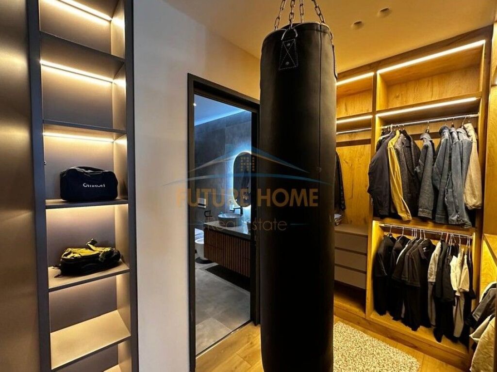Appartamento di Lusso in Vendita 4+1+2+Veranda+Piscina+Posto Auto, Giardino Botanico, Tirana