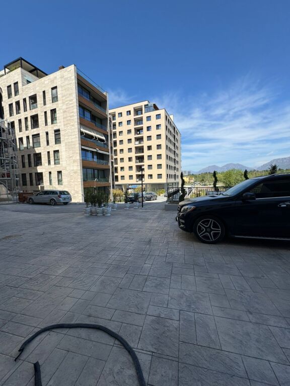 SHITET DYQAN PRANE RADISSON LIQENI I THATE