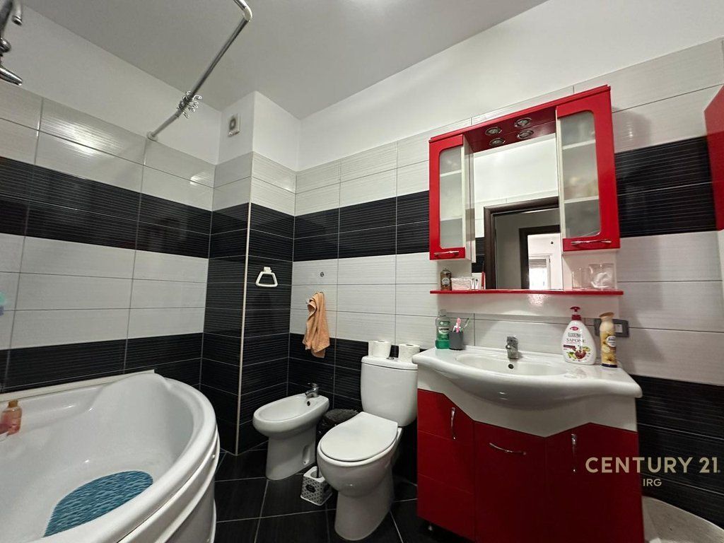 Apartament 2+1 per Qira prane Marinaj Hotel, Unaza e Re