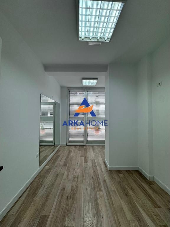 LOCALE UFFICIO IN AFFITTO 270M2 "KIKA 2, KOMUNA E PARISIT" 4000 EURO LORDI