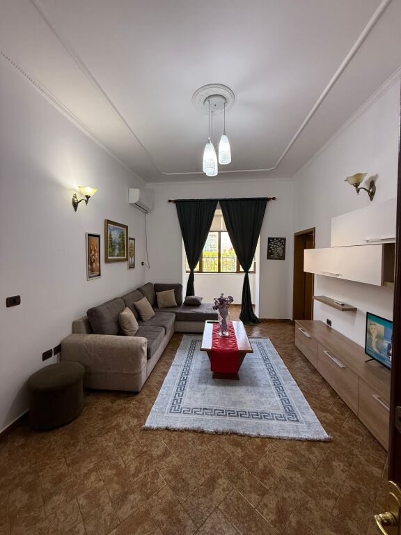 Jepet me qera apartament 1+1 në Bllok
