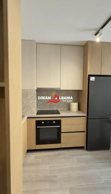 Jepet Apartament 1+1 me Qera ne fund te Rruges “5 Maji” ( ID 42111550 )