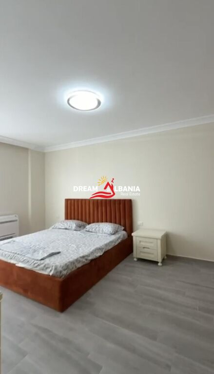 Jepet Apartament 1+1 me Qera ne fund te Rruges “5 Maji” ( ID 42111550 )
