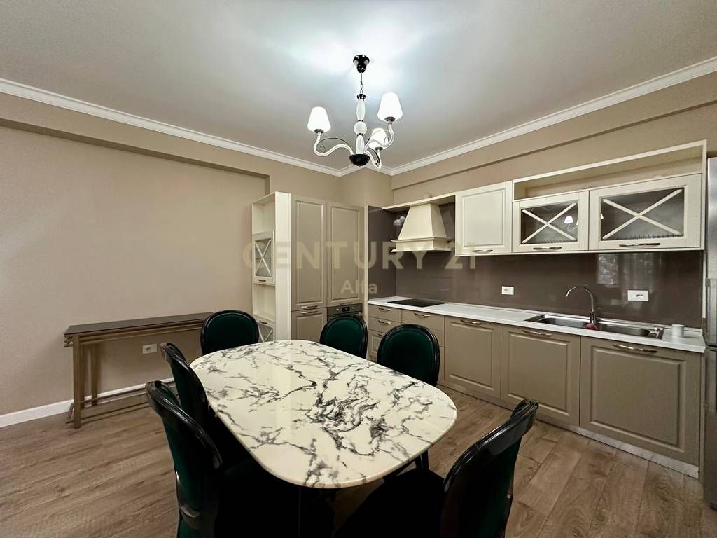 RENT, APARTMENT 3+1+2 with PARKING SPACE, BOTANICAL GARDEN