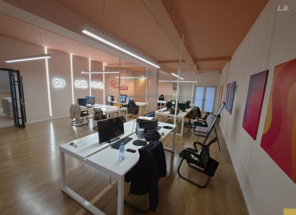 Jepet me Qira Zyrë 200 m² ne Rrugen Shkëlqim Fusha, Komuna e Parisit, Tiranë