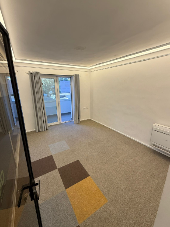 Ufficio in Affitto – Zogu i Zi