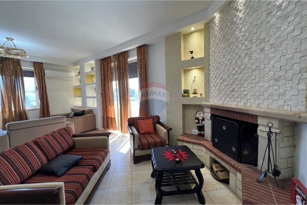 APARTMENT FOR RENT ON BARRICADES STREET