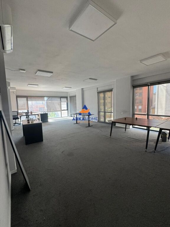 UFFICIO IN AFFITTO 405M2 "VIA HOXHA TAHSIN" 5300 EURO