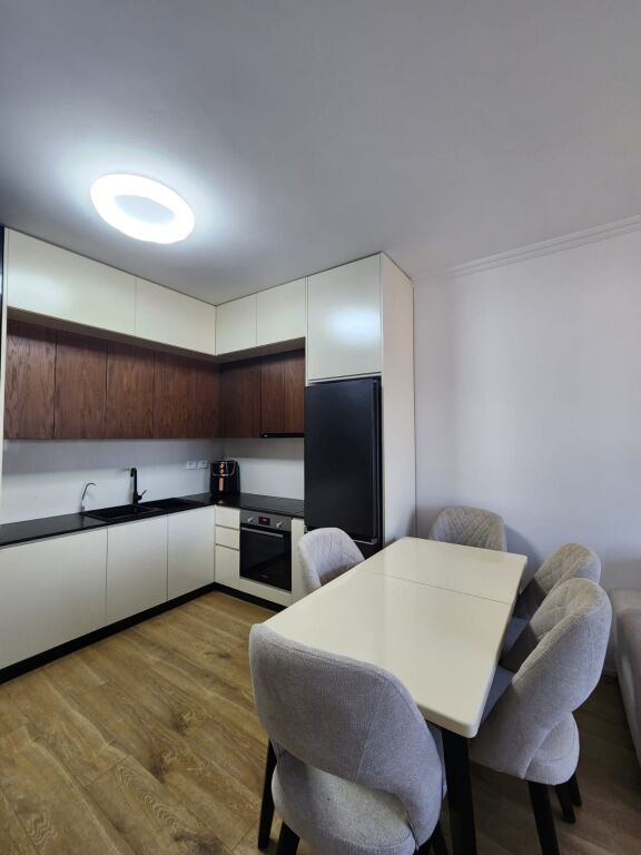 Appartamento in affitto 2+1+P Golden Park 3, Di fronte a Amerikan 3/65.000 lek