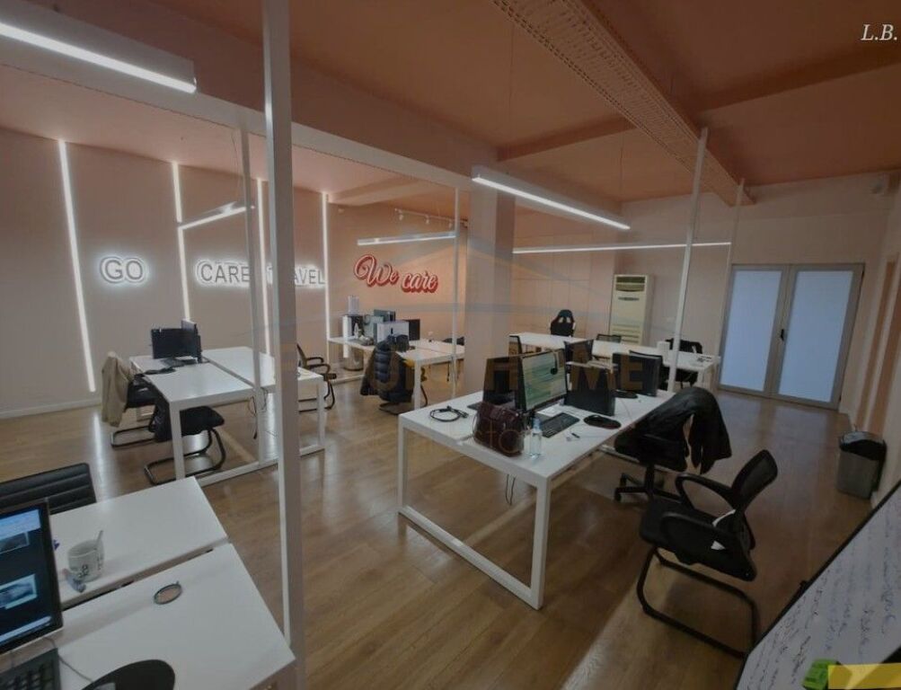 Jepet me Qira Zyrë 200 m² ne Rrugen Shkëlqim Fusha, Komuna e Parisit, Tiranë