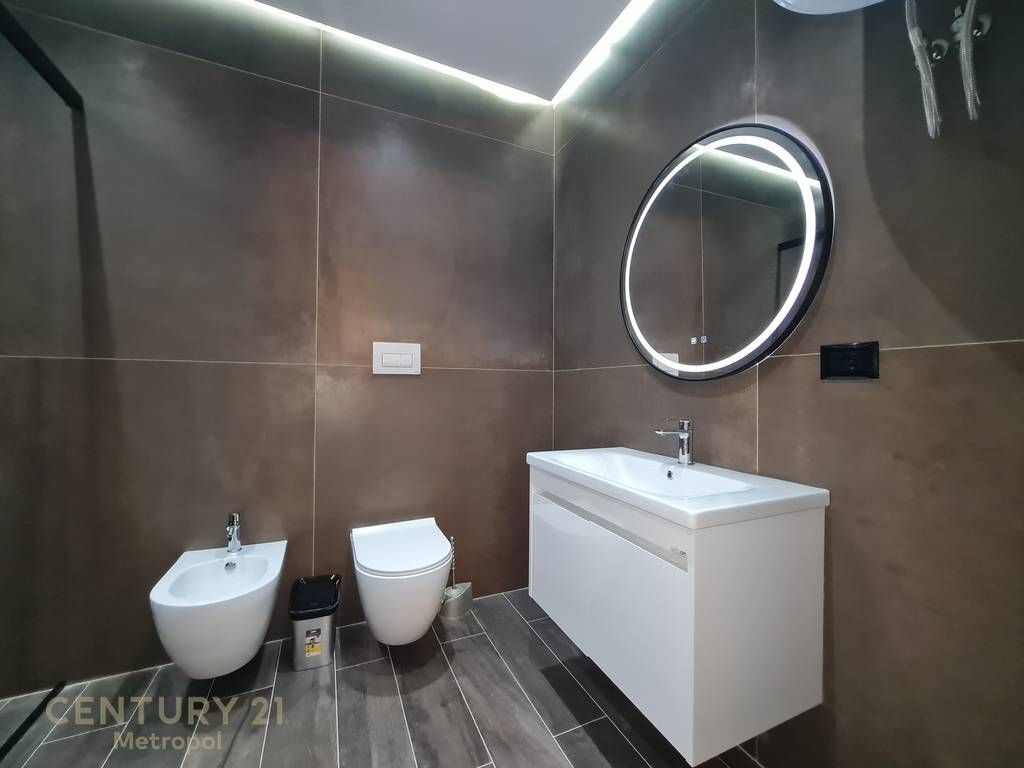Ofrohet për qira apartament 2+1+2 në rezidencën “Sofia Hill”, pranë TEG.