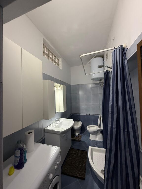 Jepet me qera apartament 1+1 në Bllok