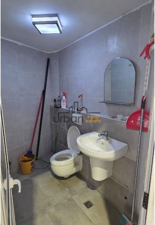 Affitto, Negozio, Vicino a Via Barrikadave, Tirana - 400€ | 40 m²