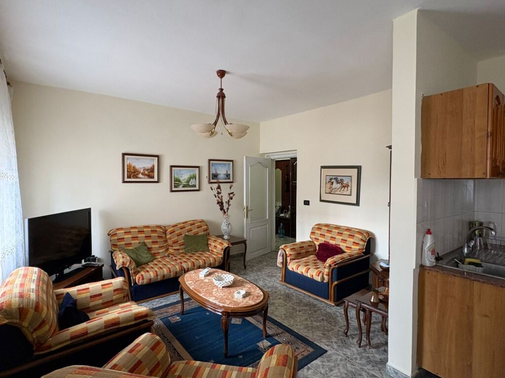Apartment 2+1 for rent, Xhamia e Tabakeve Rr Elbasanit