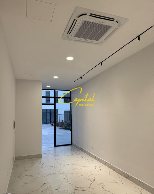 VENDITA AMBIENTE COMMERCIALE 38 M2 CENTRO 190.000 EURO