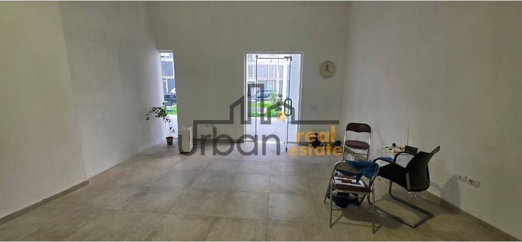 Affitto, Negozio, Vicino a Via Barrikadave, Tirana - 400€ | 40 m²