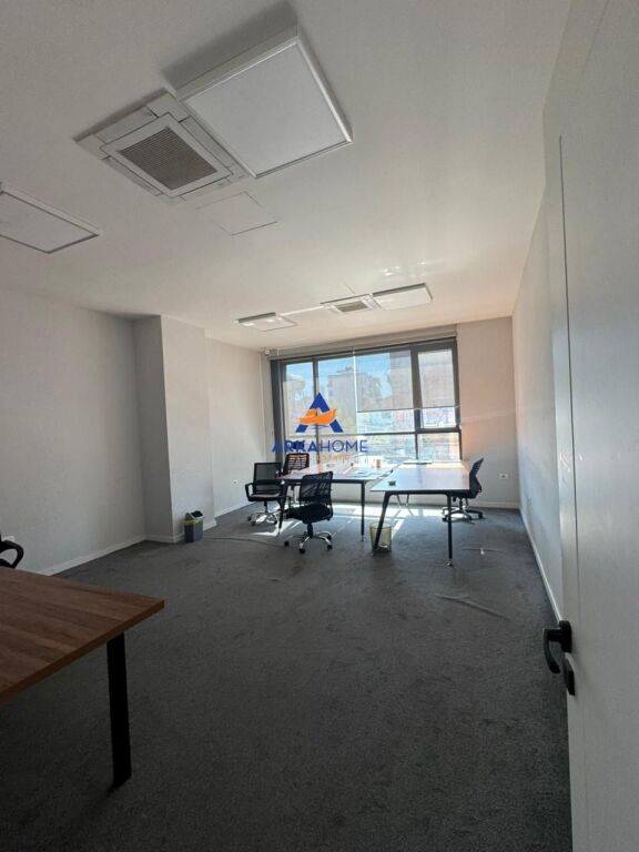 UFFICIO IN AFFITTO 405M2 "VIA HOXHA TAHSIN" 5300 EURO