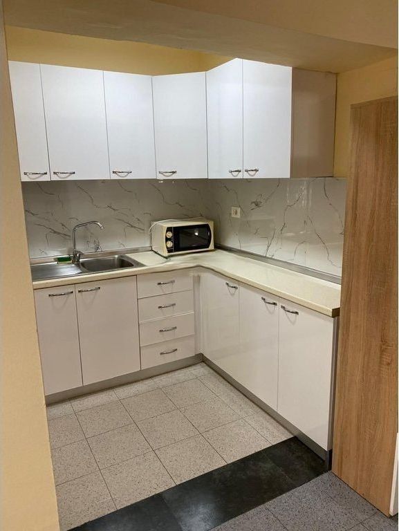 Appartamento 1+1 in affitto nella zona Tirana e Re, Tirana – 600€/mese