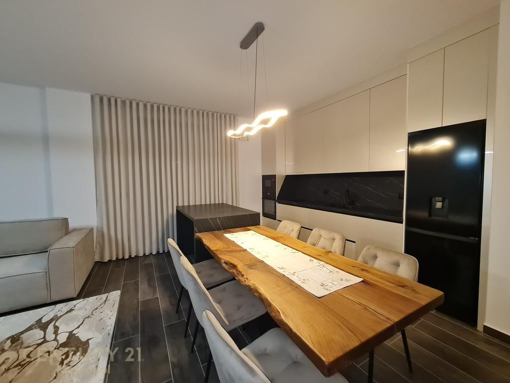Ofrohet për qira apartament 2+1+2 në rezidencën “Sofia Hill”, pranë TEG.
