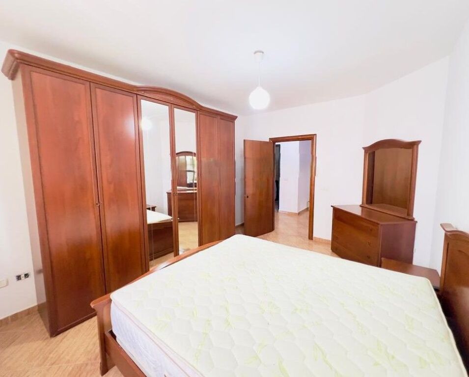 Apartment 2+1+2 at Komuna e Parisit!