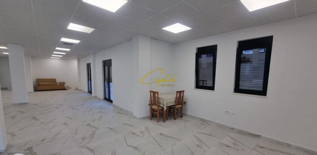 BUSINESS PREMISES FOR RENT 350 M2 TEG SHOPPING CENTER 3000 EURO