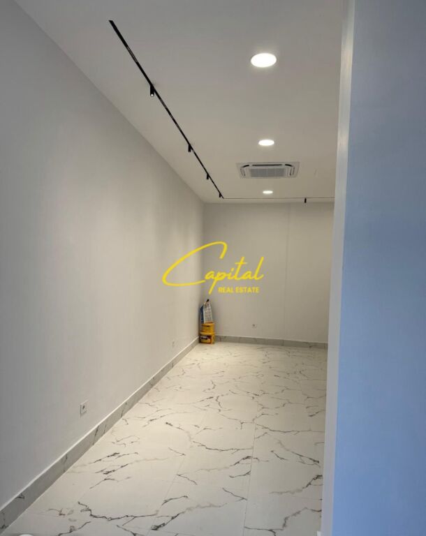 VENDITA AMBIENTE COMMERCIALE 38 M2 CENTRO 190.000 EURO