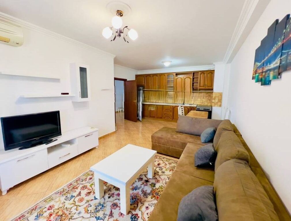 Apartment 2+1+2 at Komuna e Parisit!
