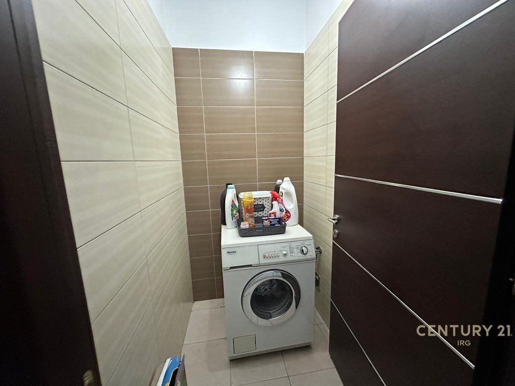 Apartament 2+1 per Qira prane Marinaj Hotel, Unaza e Re