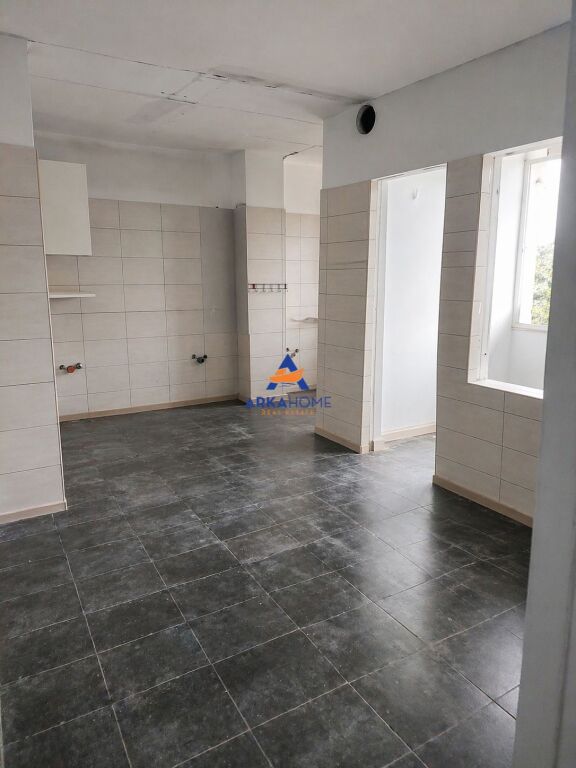 FOR SALE APARTMENT 1+1 "IN ELBASAN, CENTER" 7500000 LEKE