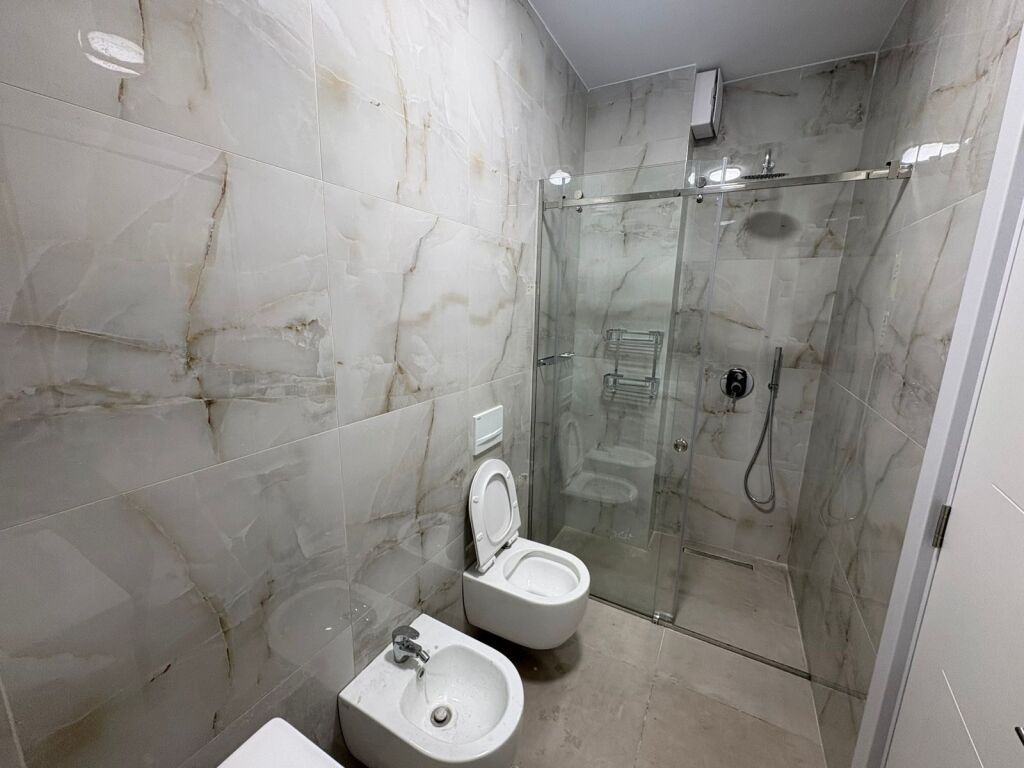 Jepet me Qira Apartament 1+1 ne Kompleksin E 88 ne Rrugen Dritan Hoxha