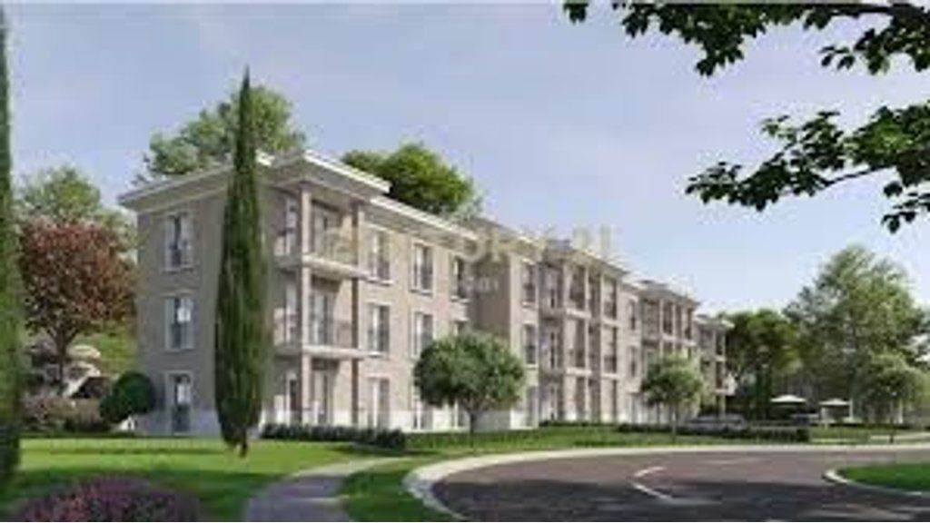 Appartamento 2+1+2 con cortile in vendita a Rolling Hills Lago!