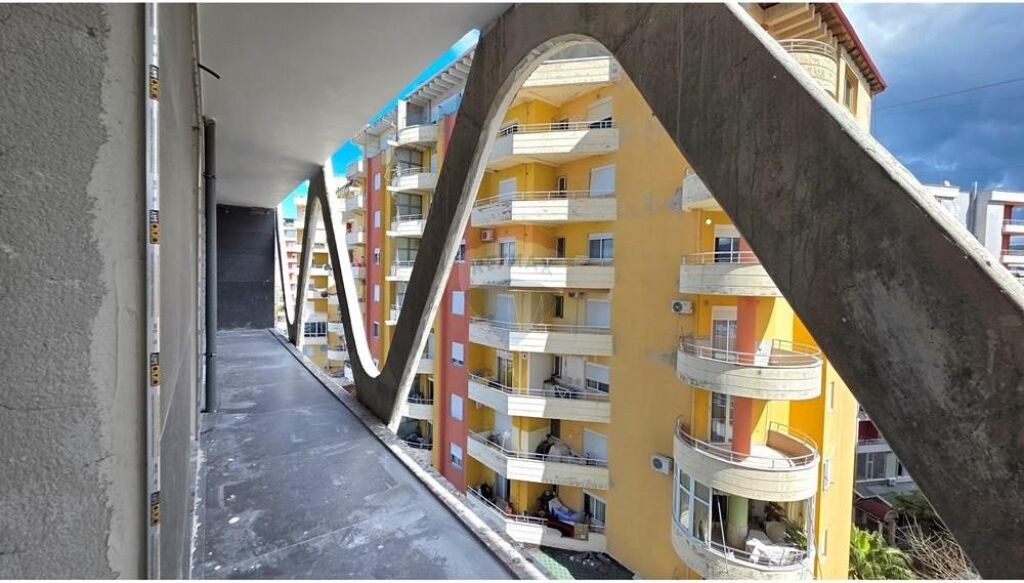 APARTAMENT 1+1 NË SHITJE PRANË PORTIT – VLORË
