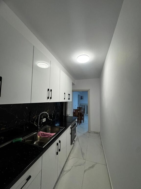 Shitet apartament 1+1 dhe piceri , Rr. Vasil Shanto