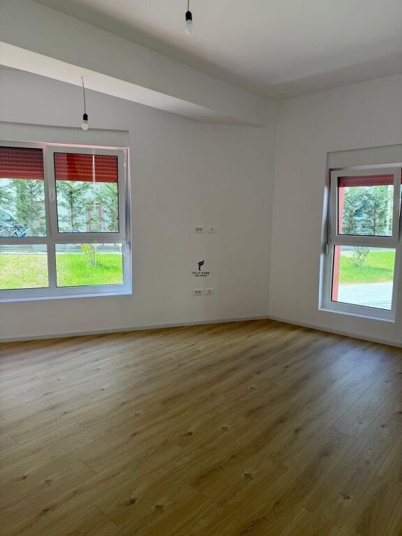 UFFICIO IN AFFITTO 60 M2 ALI DEMI 50.000 LEKE  FH-68737