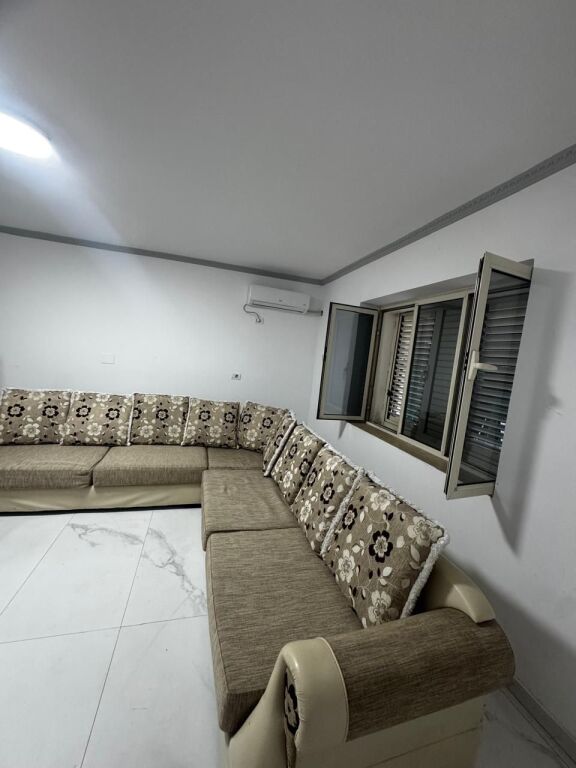 Shitet apartament 1+1 dhe piceri , Rr. Vasil Shanto