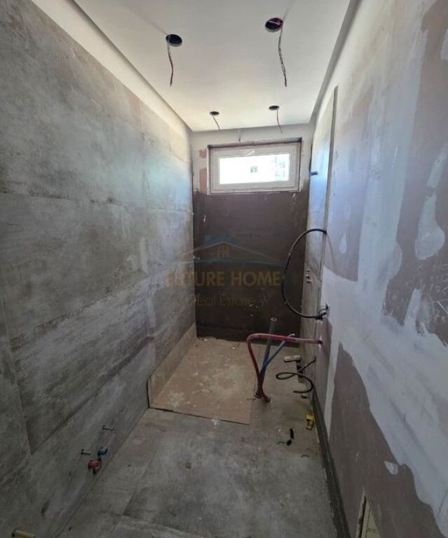 In vendita, Appartamento 1+1+2, presso l'ex Esposizione, Tirana