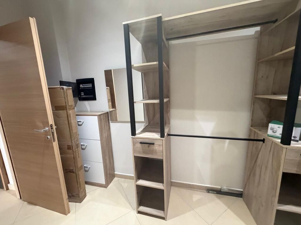 Jepet me qera 2+1 mobiluar liqeni thate 648 eu