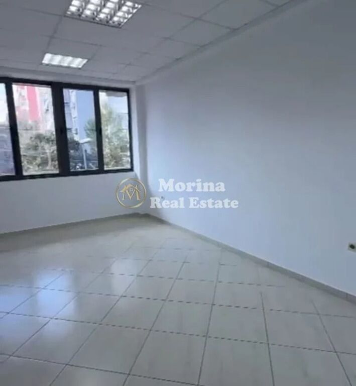 Affitto | Locale Commerciale | Via Dritan Hoxha | 1500 €/mese