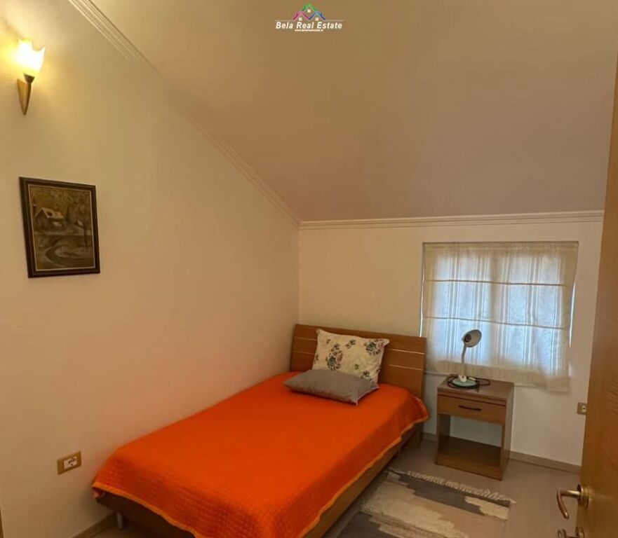 Vile Me Qera 3+1 Tek Komuna e Parisit (ID BV22604) Tirane