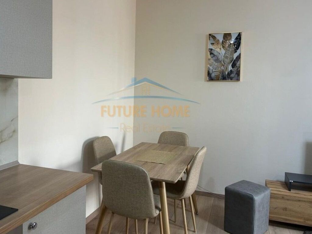 Affitto, Appartamento 1+1, Via Kavajes, Tirana.