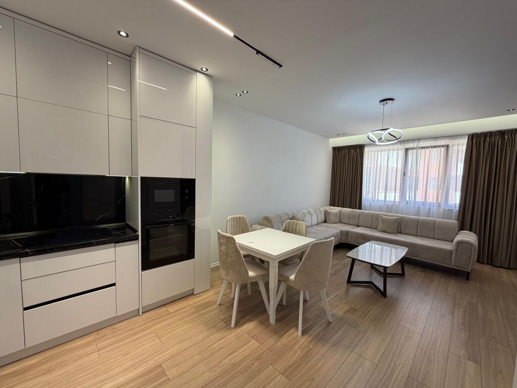 Jepet me Qera Apartament 1+1 , Astir