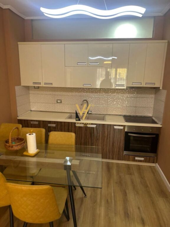 JEPET APARTAMENT 2+1 ME QERA TE LIQENI ARTIFICIAL 700 EURO