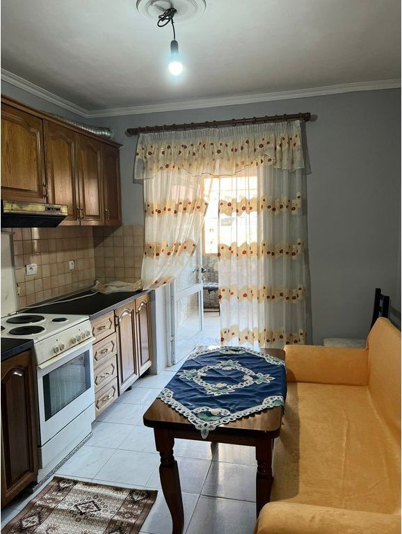 Apartament 2+1 me qira tek 21 Dhjetori! 500 € /Muaj