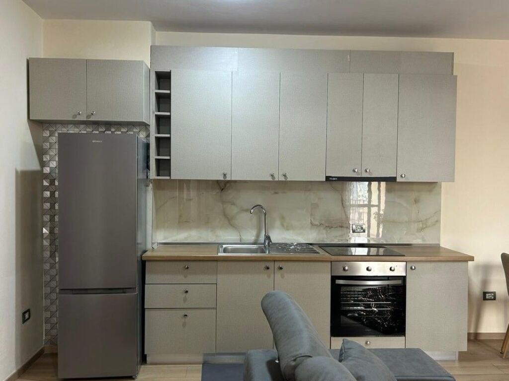 🏠 APARTAMENT ME QIRA – RRUGA E KAVAJËS ✨ Përballë Delijorgjit ✨