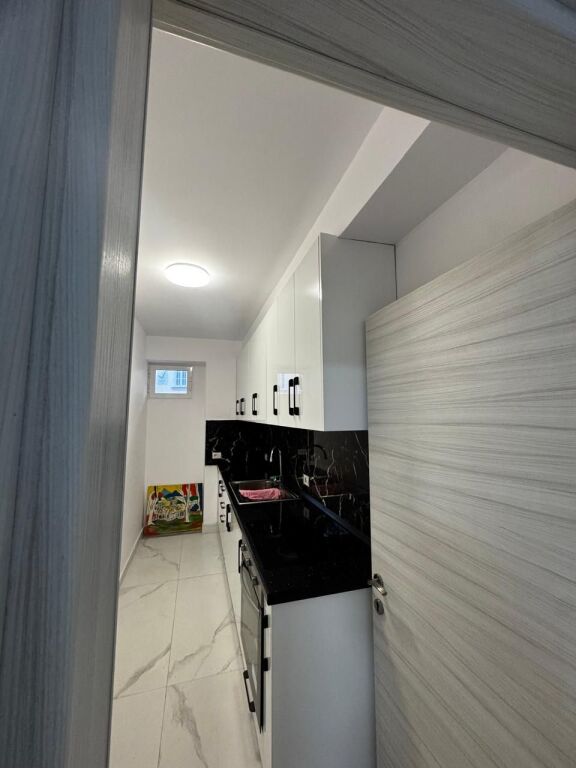 Shitet apartament 1+1 dhe piceri , Rr. Vasil Shanto