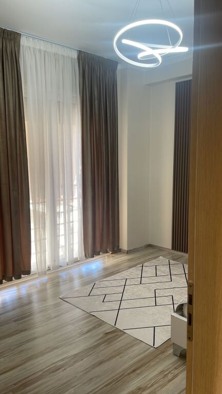 2+1,furnished at bill clinton,commune overpass,600 euro